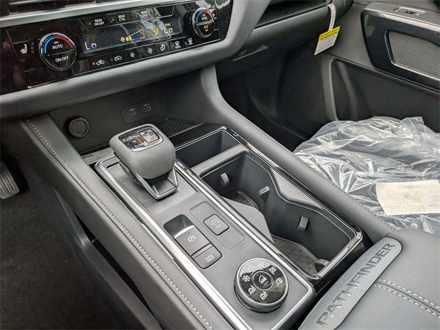 2025 Nissan Pathfinder SV photo 13
