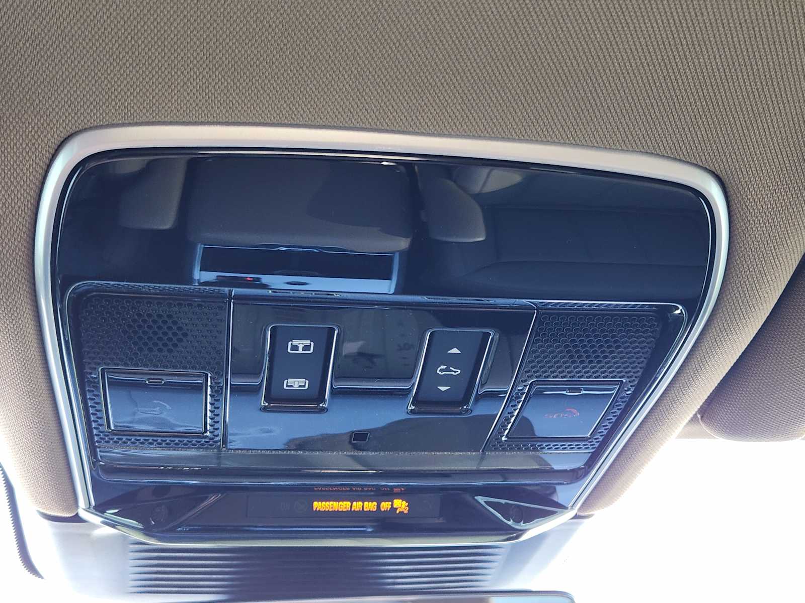 2025 Land Rover Range Rover SE photo 17