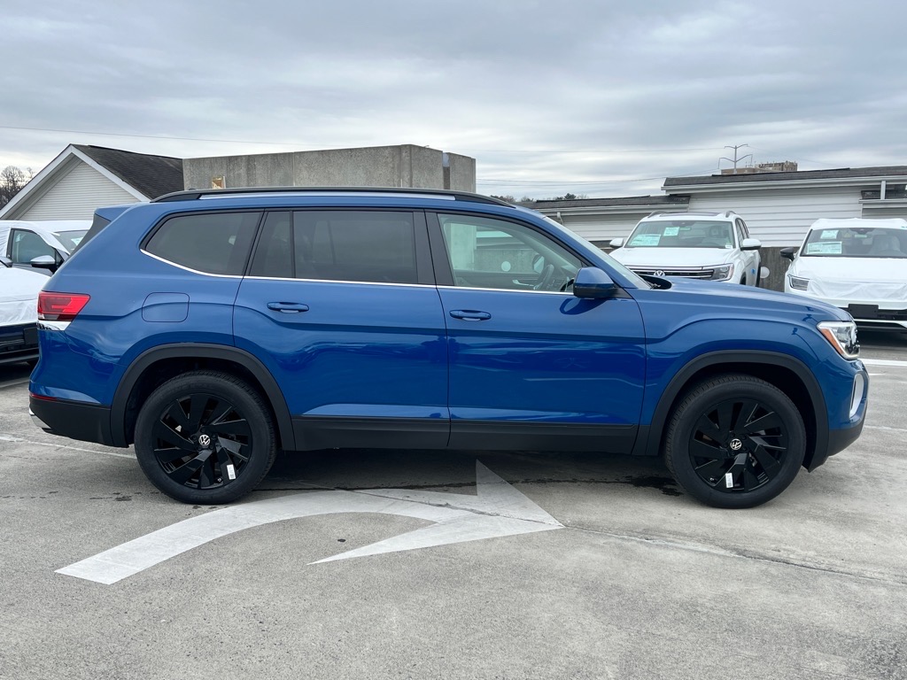2025 Volkswagen Atlas SE Technology photo 2