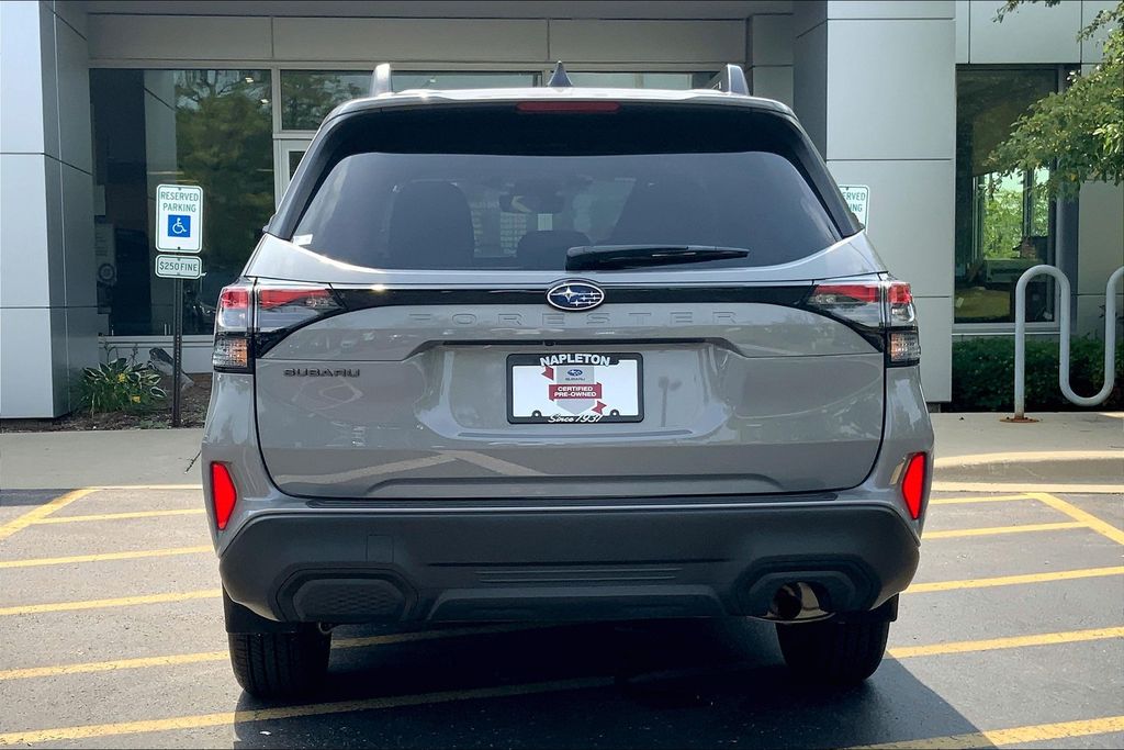 2025 Subaru Forester Premium photo 3