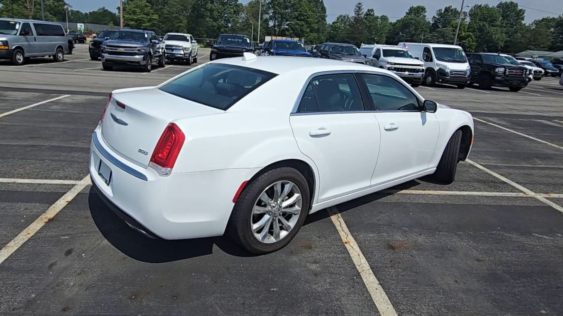 2022 Chrysler 300 Touring photo 42