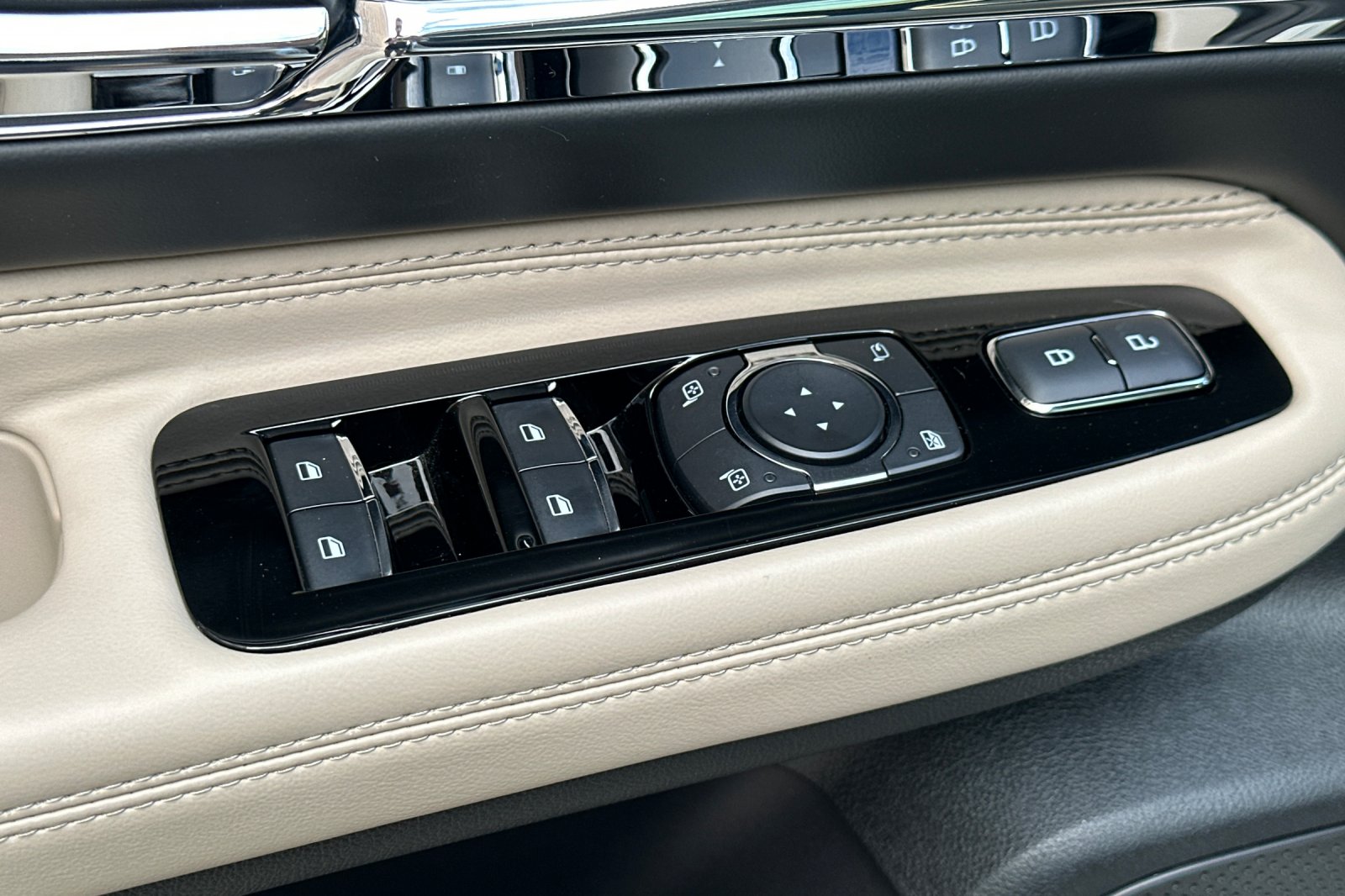 2025 Lincoln Corsair Grand Touring photo 11