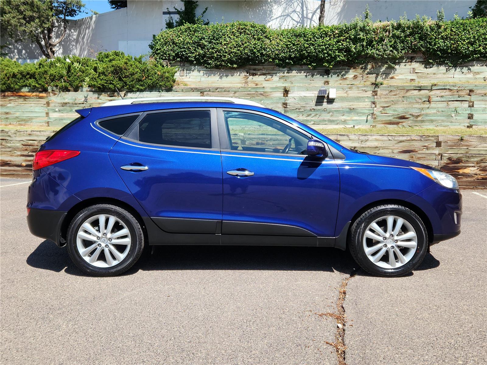 2011 Hyundai Tucson Limited photo 2