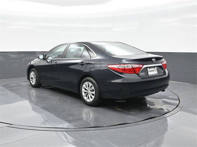 2016 Toyota Camry LE photo 4