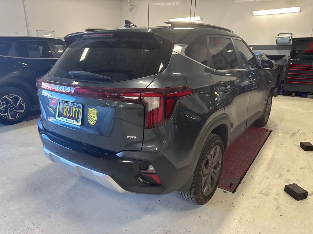 2024 Kia Seltos S photo 5