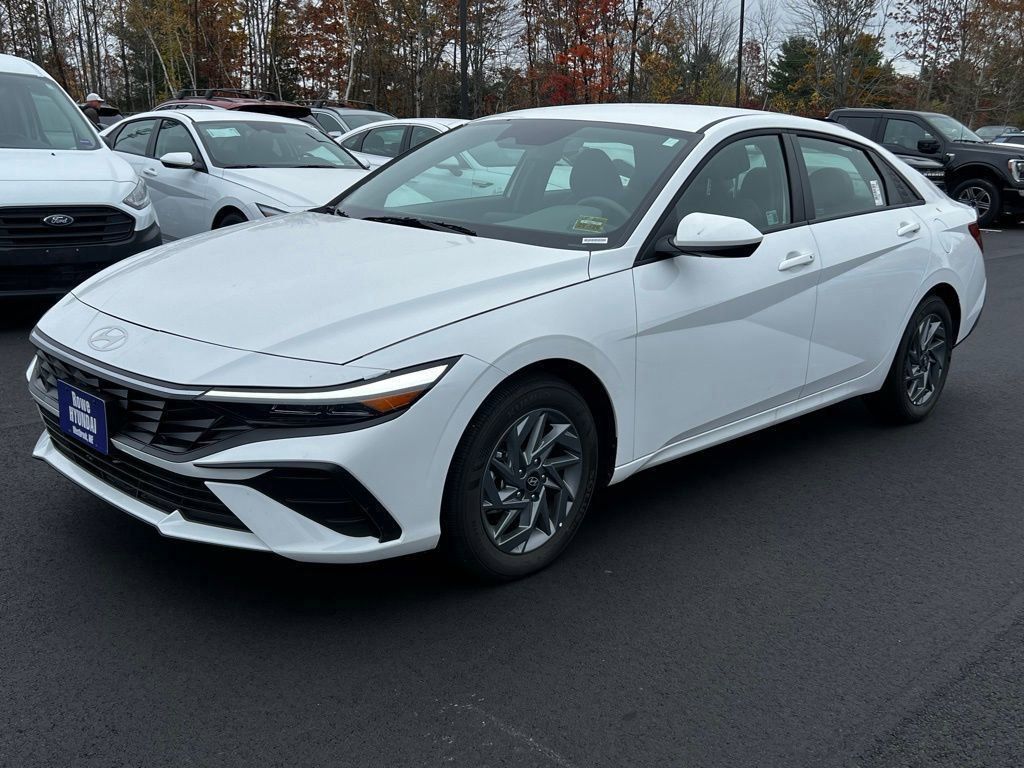 2025 Hyundai Elantra Hybrid Blue photo 3