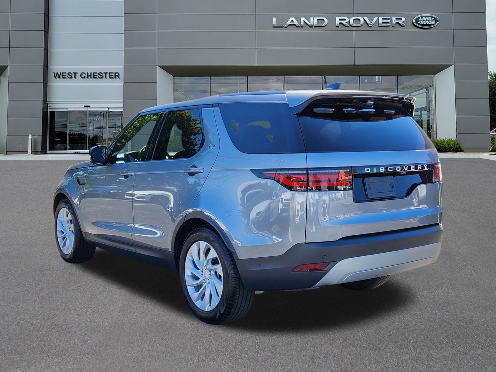 2025 Land Rover Discovery S photo 3