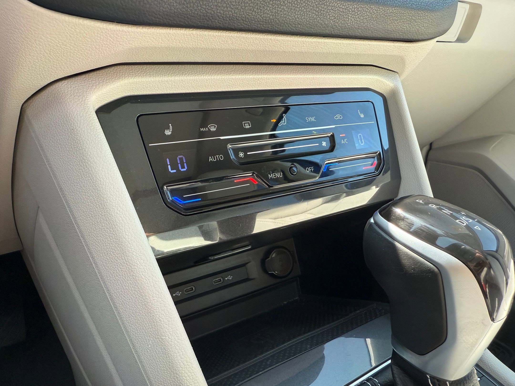 2024 Volkswagen Tiguan SE Wolfsburg Edition photo 17