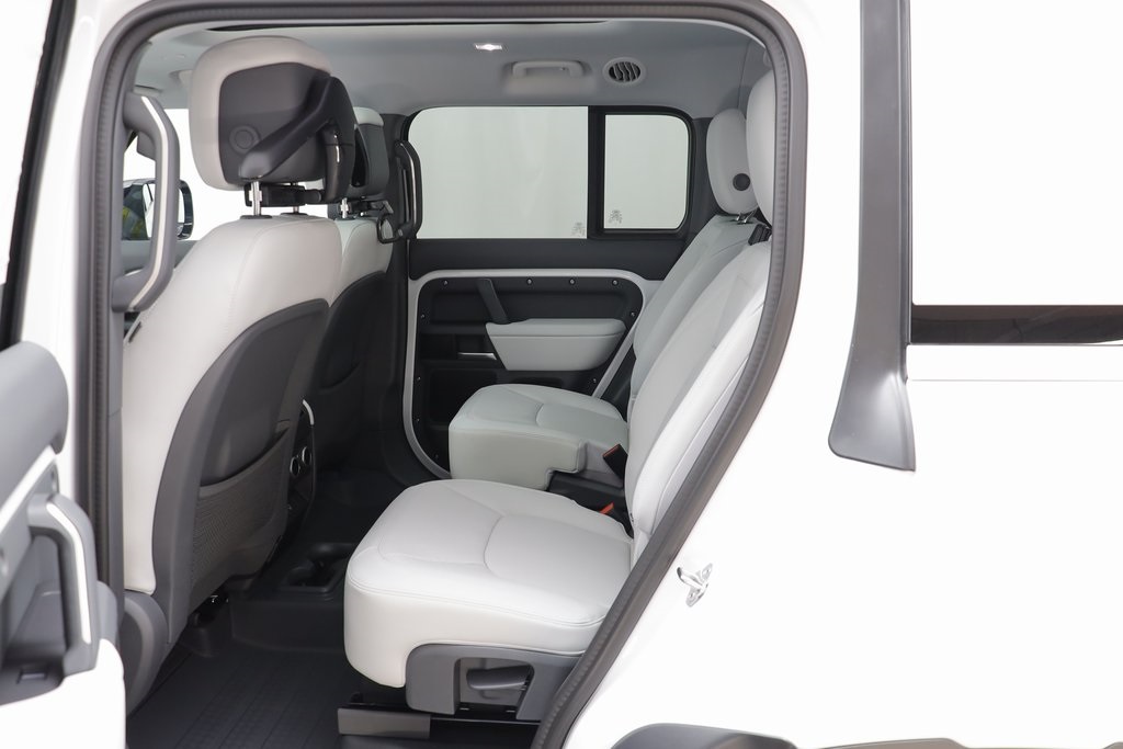 2025 Land Rover Defender 130 S photo 17
