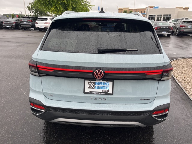 2025 Volkswagen Taos SE photo 4