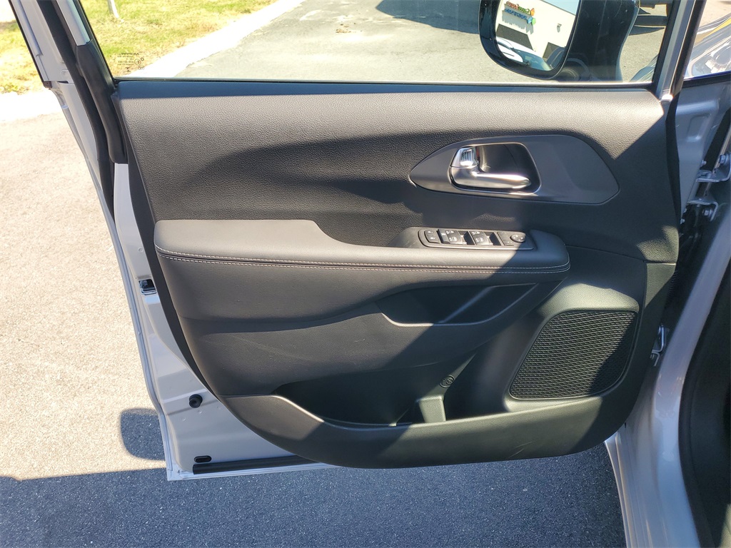 2026 Chrysler Voyager LX photo 5