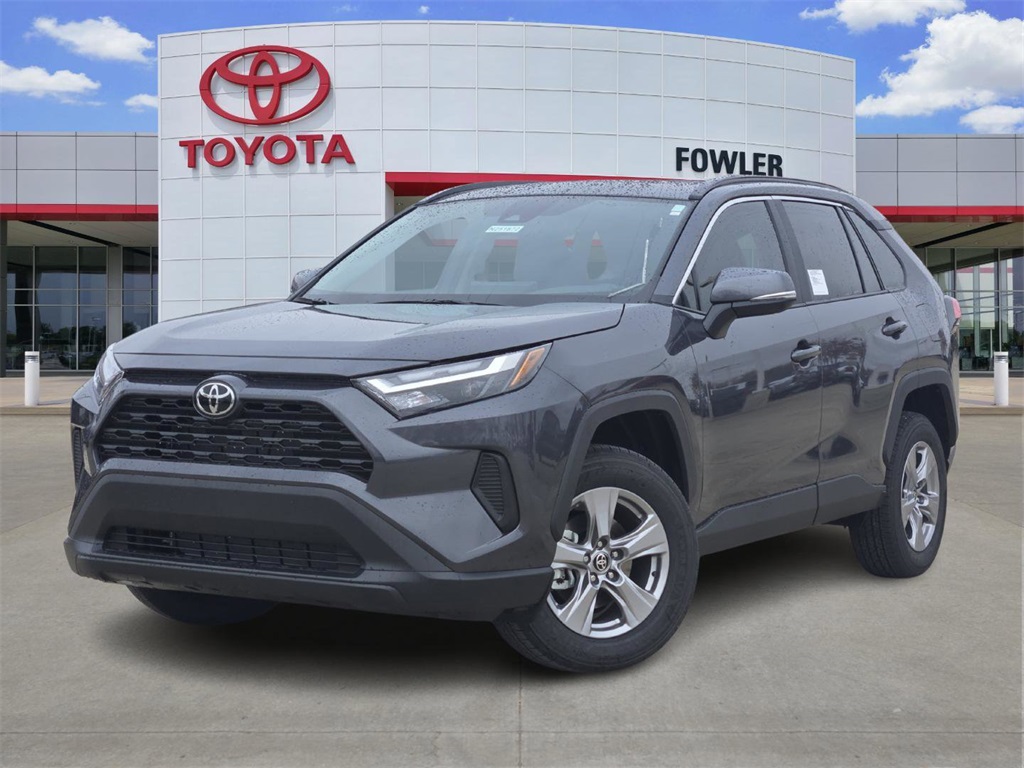2025 Toyota RAV4 XLE's photo