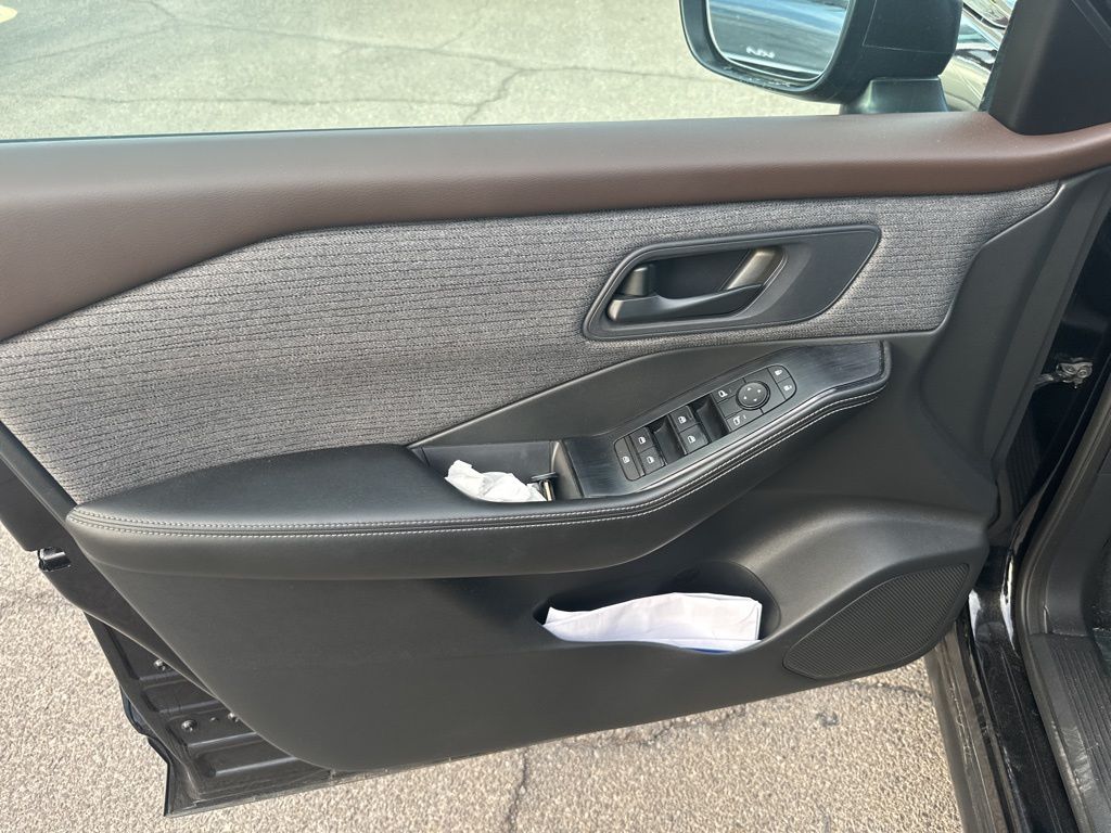 2022 Nissan Rogue S photo 14