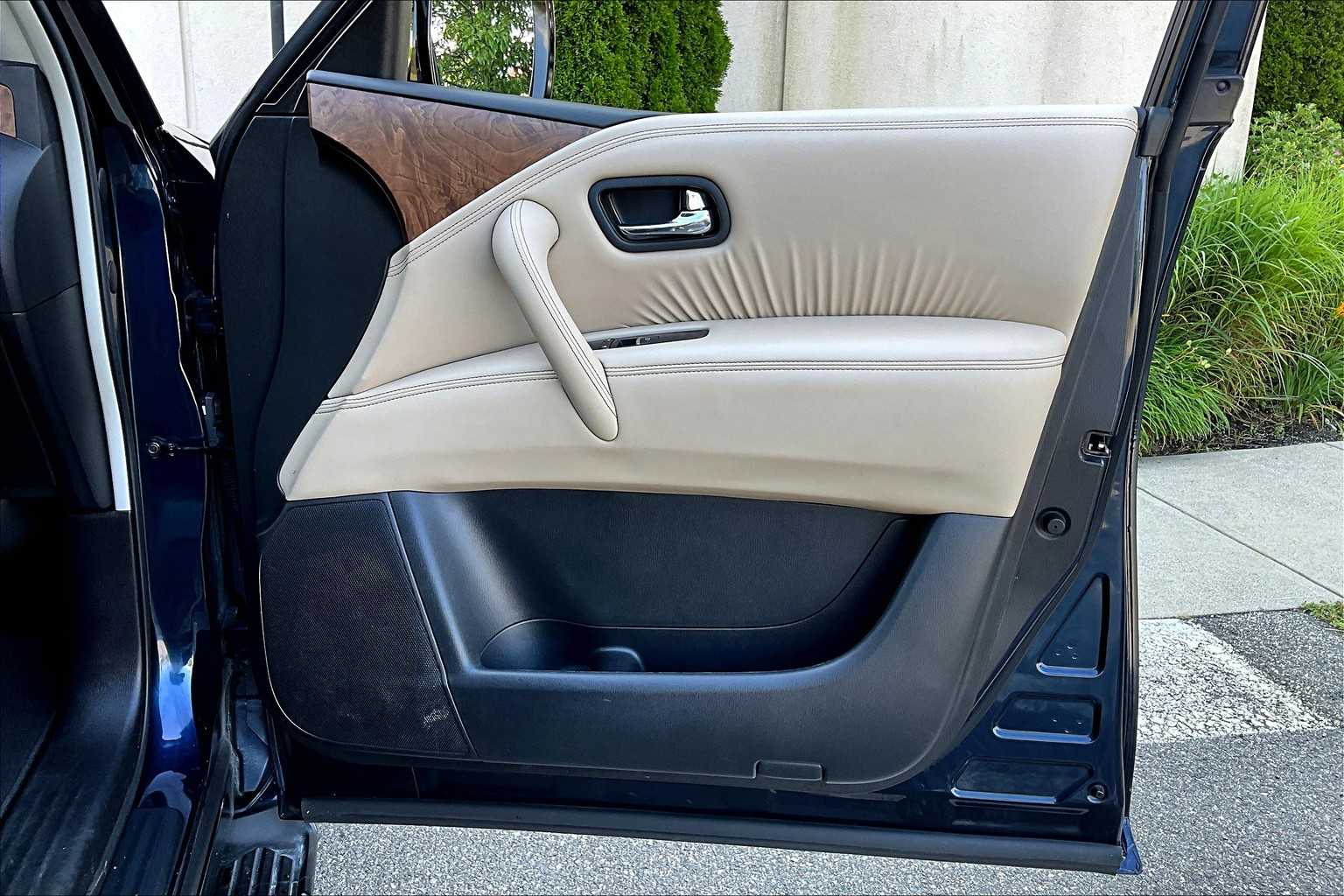 2023 Nissan Armada SL photo 22