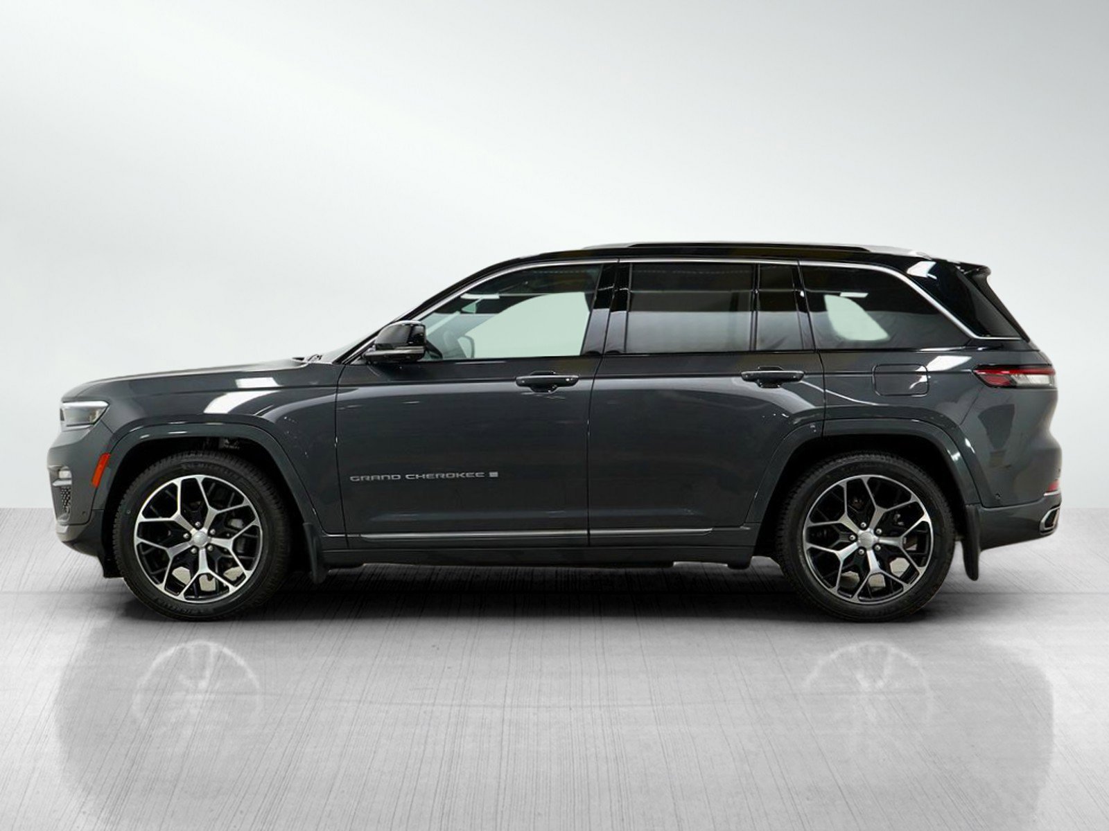 Used 2022 Jeep Grand Cherokee Summit Reserve with VIN 1C4RJHEG8N8637462 for sale in Burnsville, Minnesota