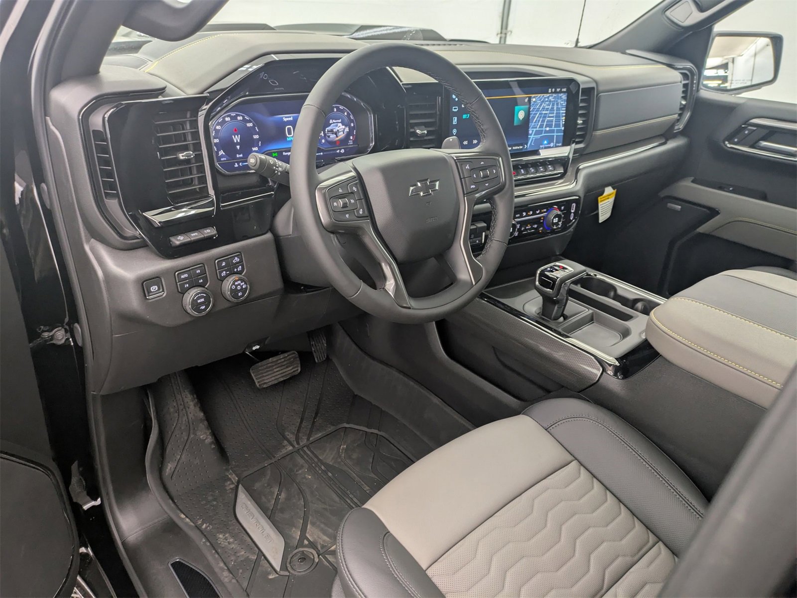 2025 Chevrolet Silverado 1500 ZR2 photo 2