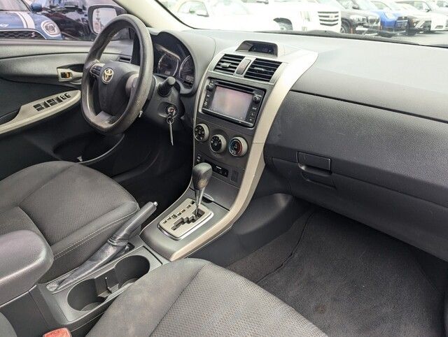 2013 Toyota Corolla S photo 26