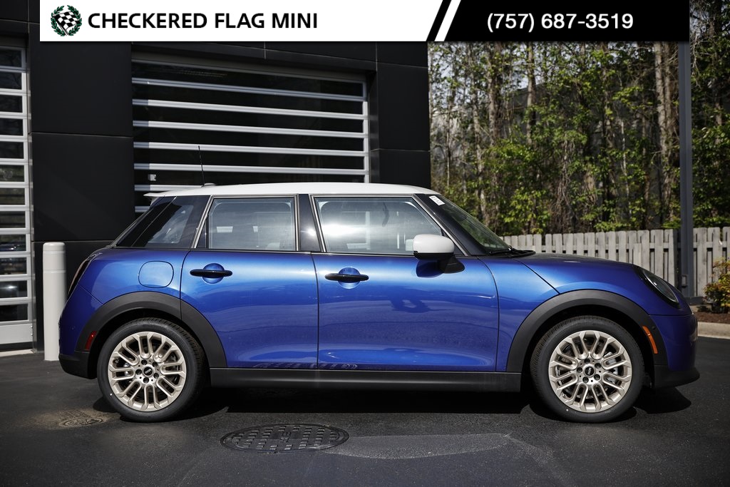 2025 Mini Cooper 4 Door Hardtop Signature photo 3