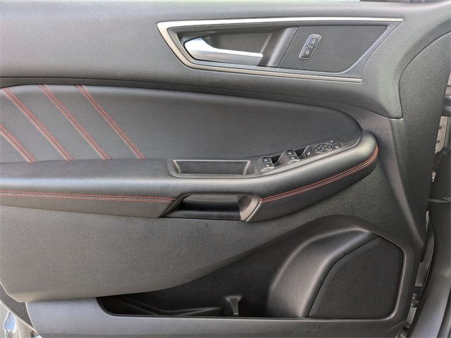 2021 Ford Edge ST photo 24