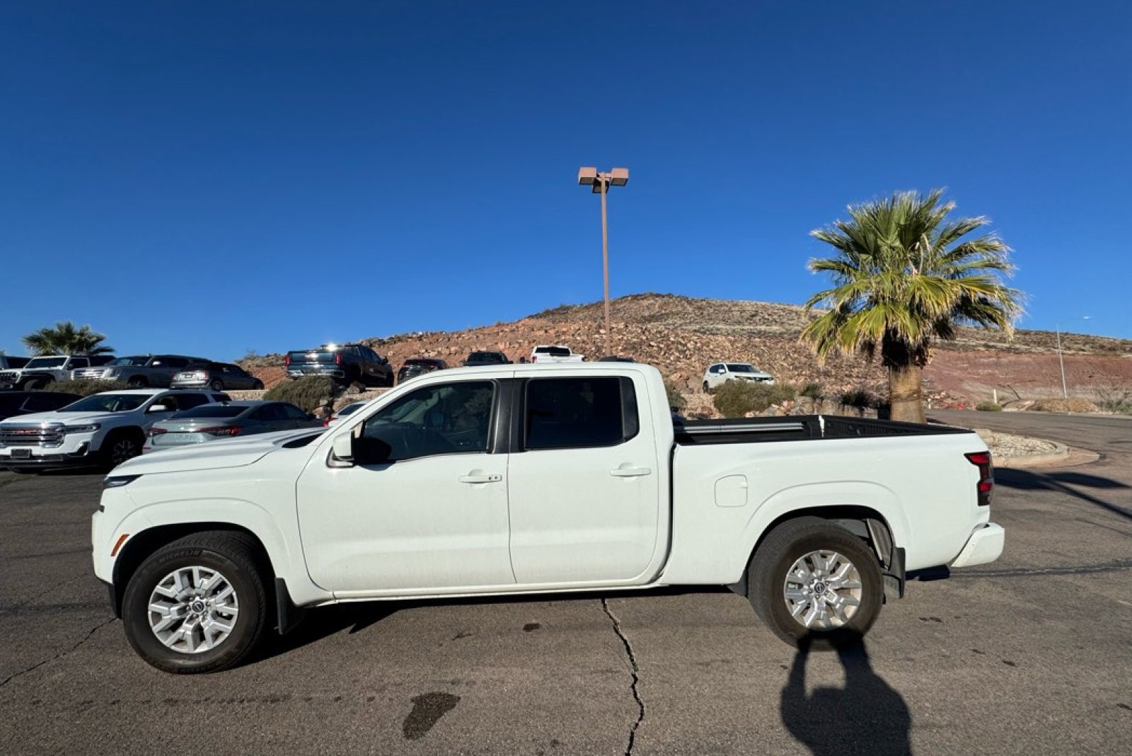 2024 Nissan Frontier SV photo 2
