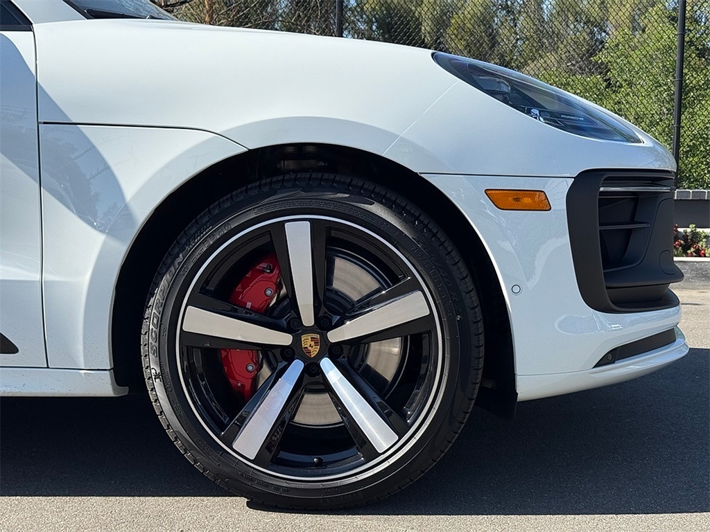 2025 Porsche Macan GTS photo 10