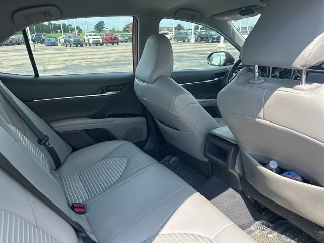 2019 Toyota Camry SE photo 2