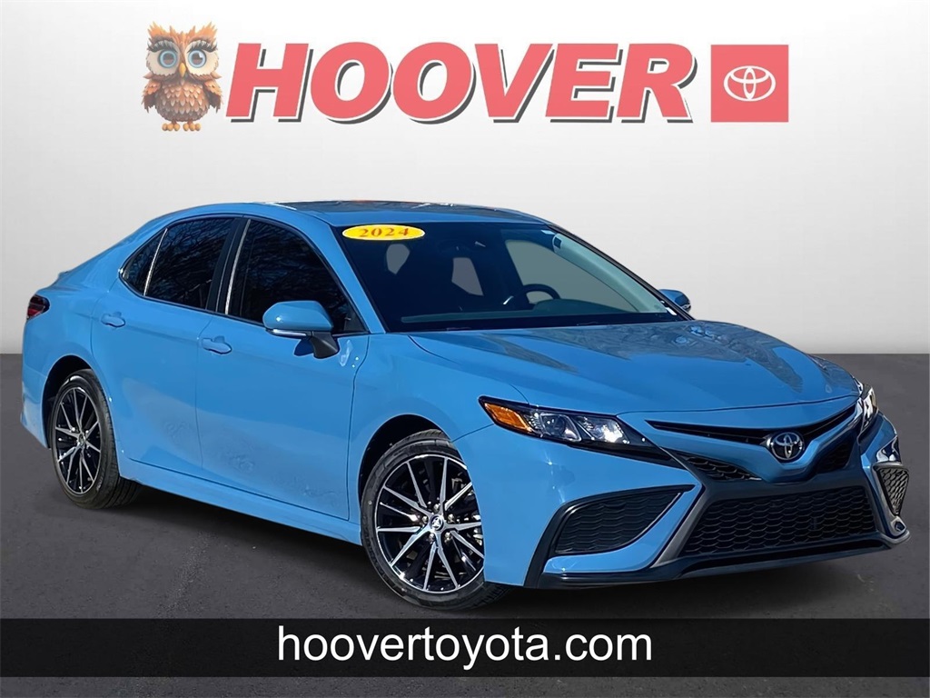 2024 Toyota Camry SE's photo