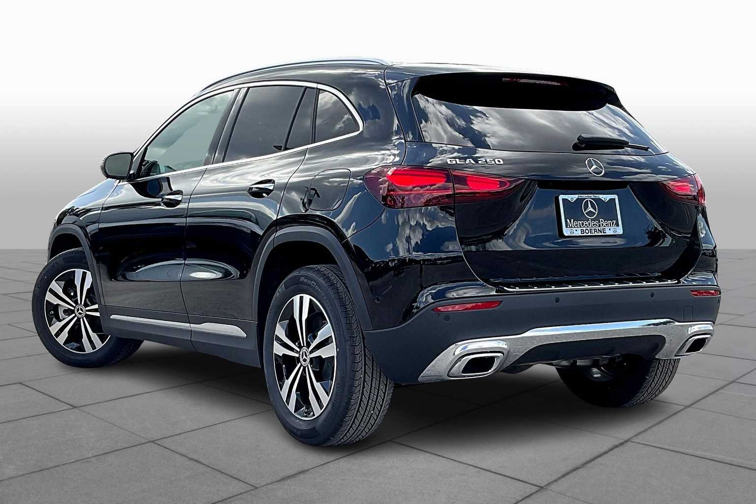 2025 Mercedes Benz GLA 250 photo 3