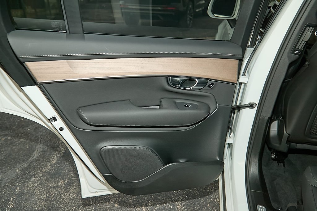 2025 VOLVO XC90 - Image 16