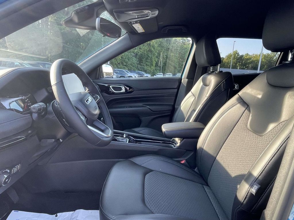 2025 Jeep Compass Latitude photo 21
