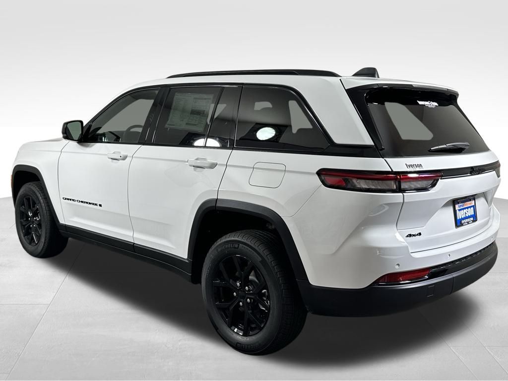 2025 Jeep Grand Cherokee Laredo X photo 4