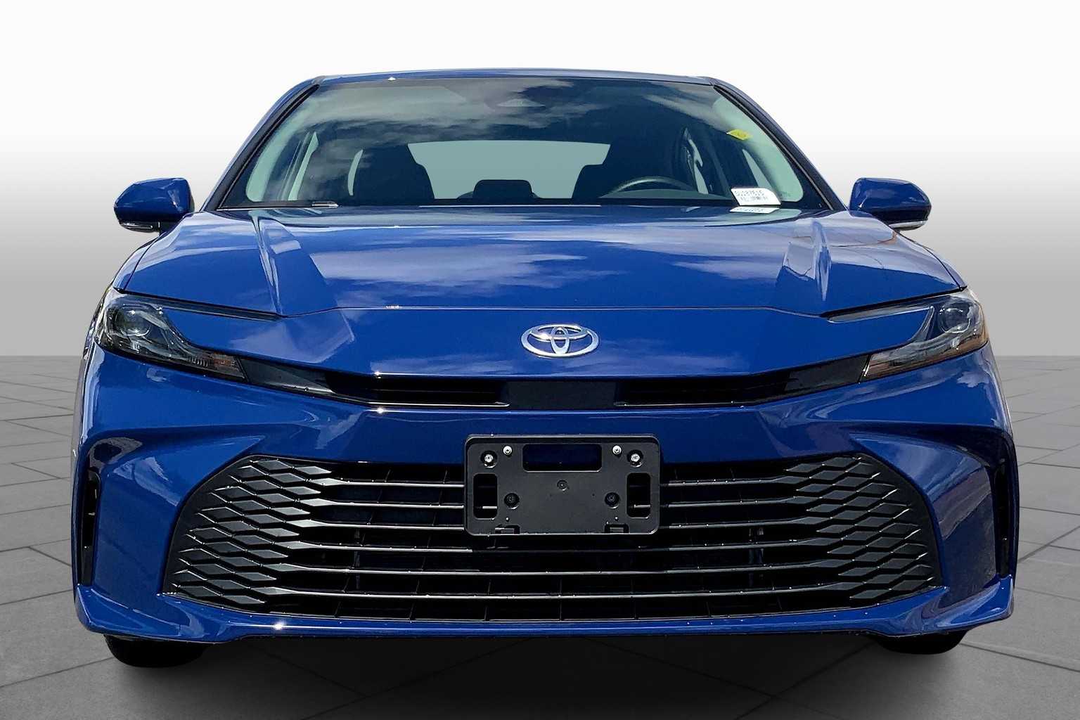 2025 Toyota Camry LE photo 3