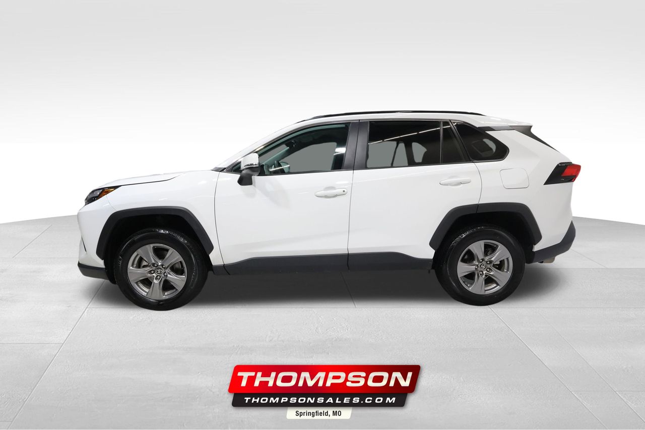 2025 Toyota RAV4 XLE's photo