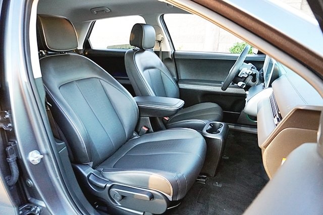 Used 2023 Gray Hyundai SEL image 11