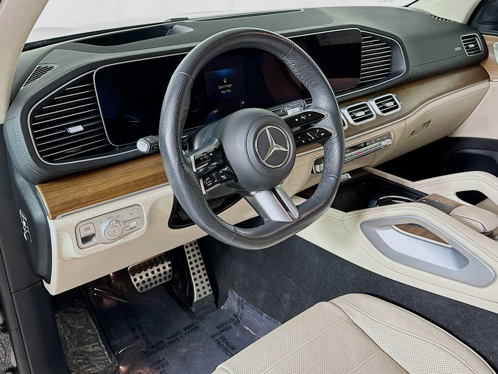 2024 Mercedes Benz GLS 580 4MATIC photo 4