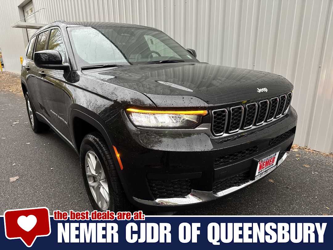 2025 Jeep Grand Cherokee L Laredo's photo