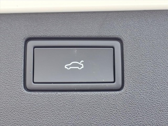 2026 Volkswagen Tiguan SE R-Line Black photo 4