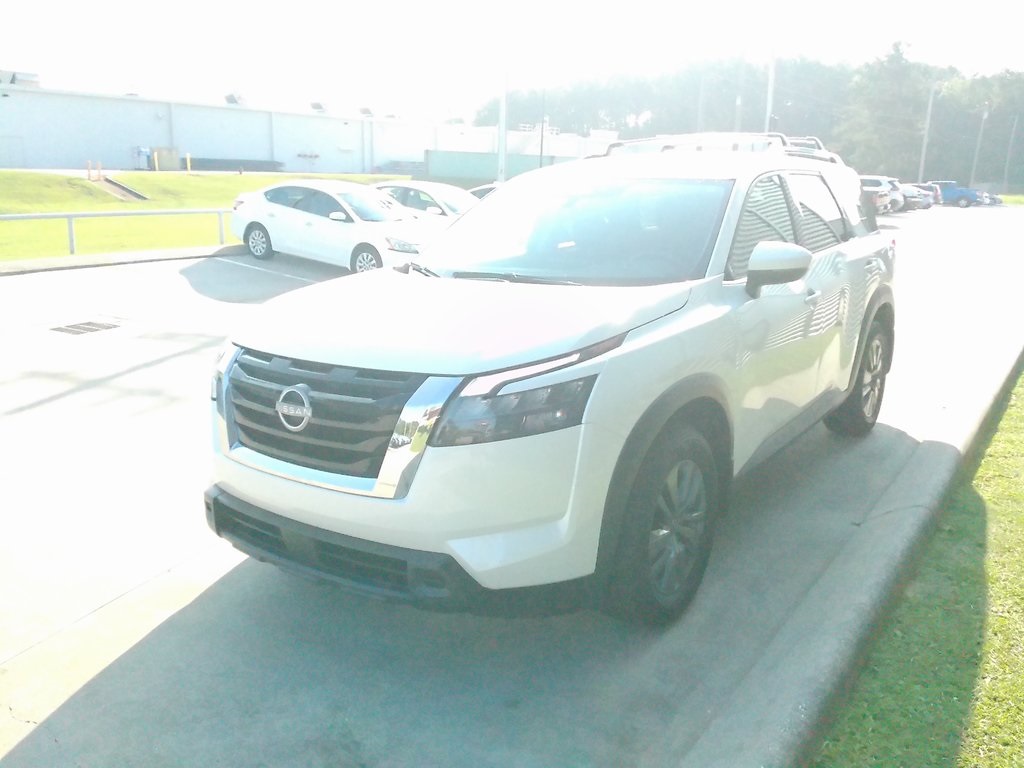 2023 Nissan Pathfinder SV photo 6