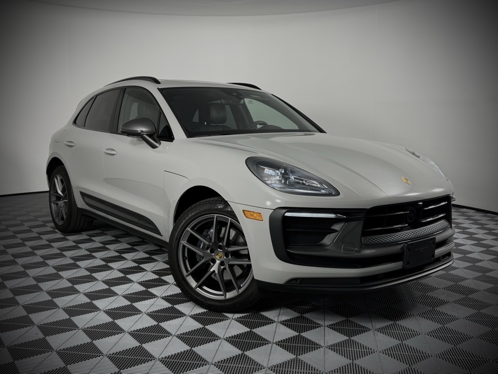 2025 Porsche Macan T photo 6