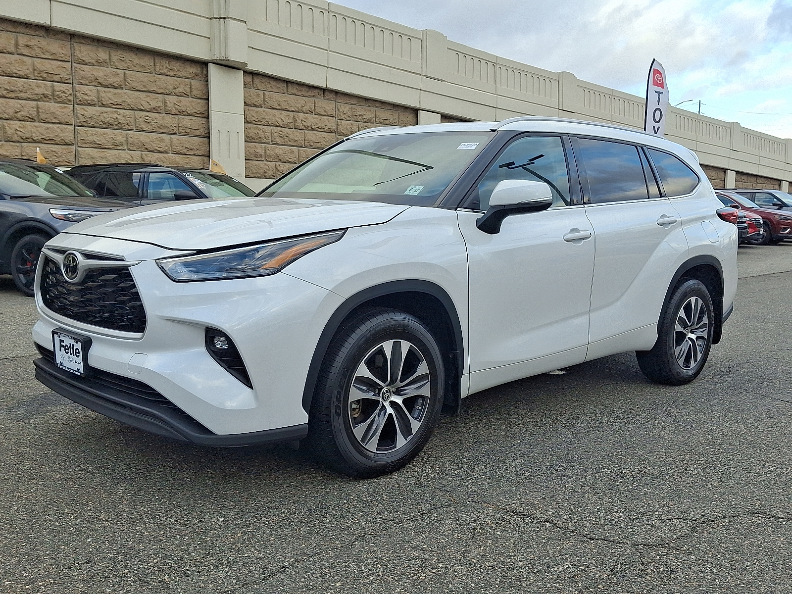 2022 Toyota Highlander XLE's photo