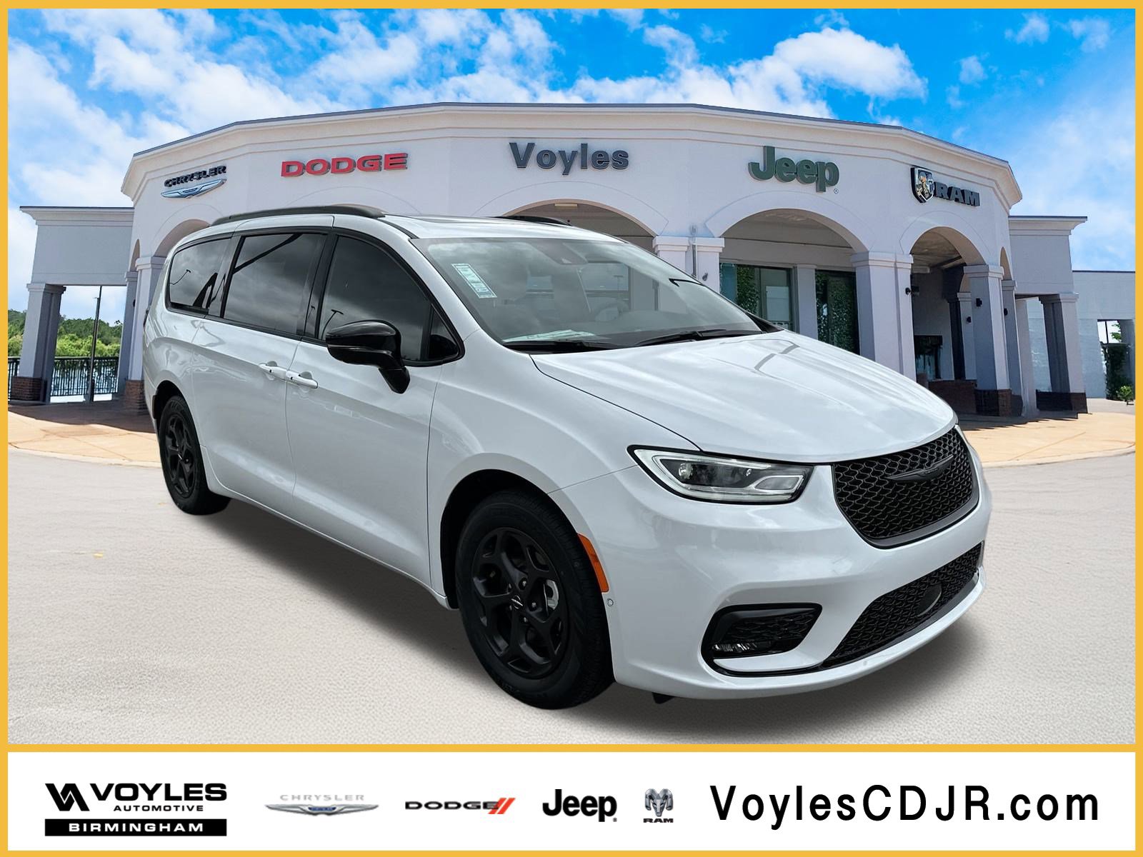 2024 Chrysler Pacifica PHEV Select's photo
