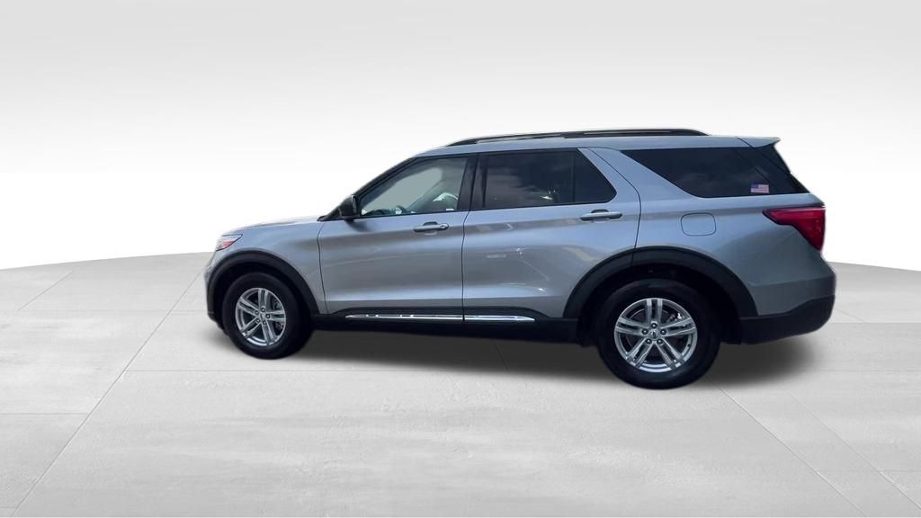 2024 Ford Explorer XLT photo 13