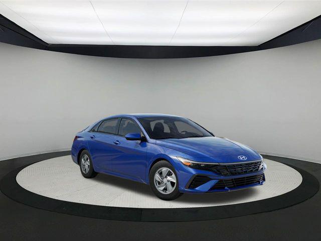 2025 Hyundai Elantra SE photo 2