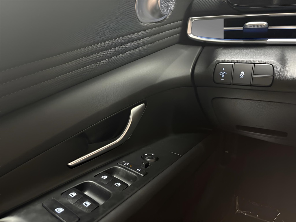 2025 Hyundai Elantra Limited photo 11