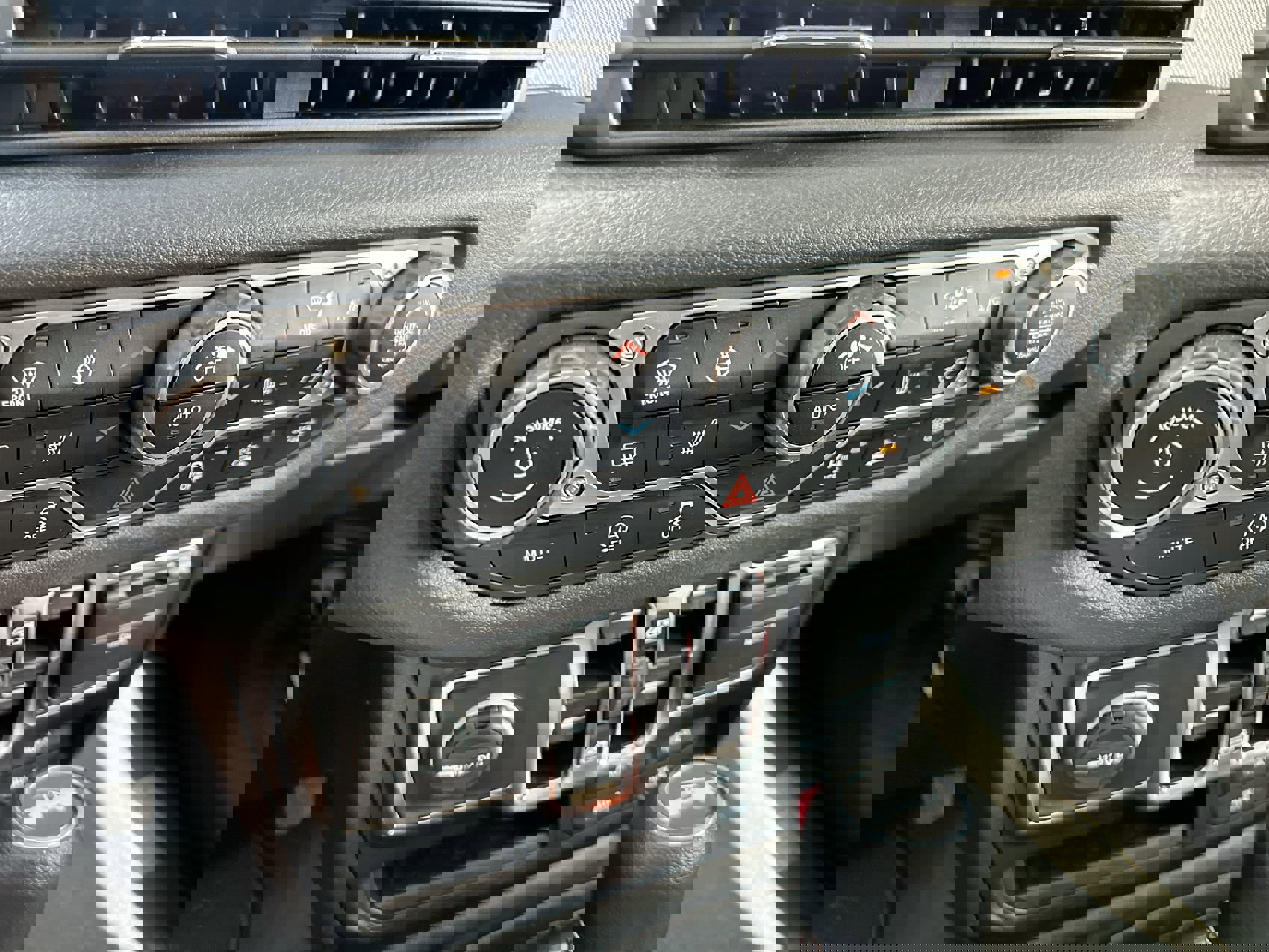 2024 Jeep Wrangler Sport S photo 18