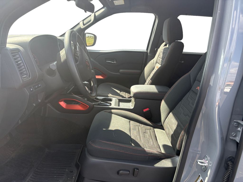 2023 Nissan Frontier PRO-4X photo 9