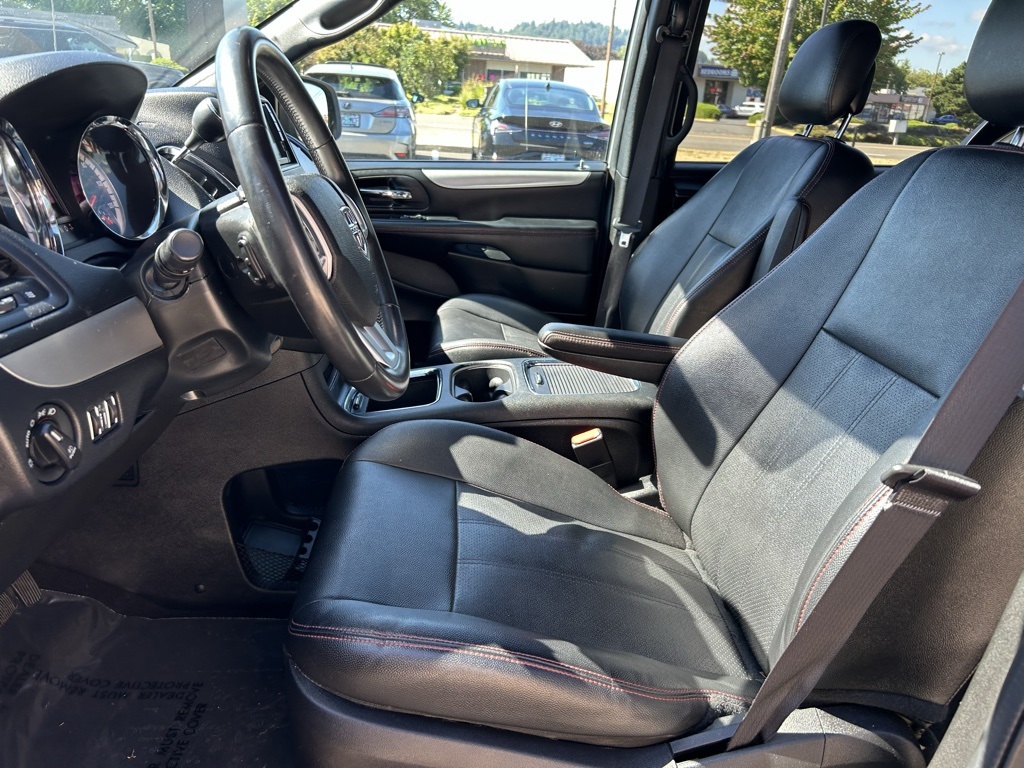 2016 Dodge Grand Caravan R/T photo 21