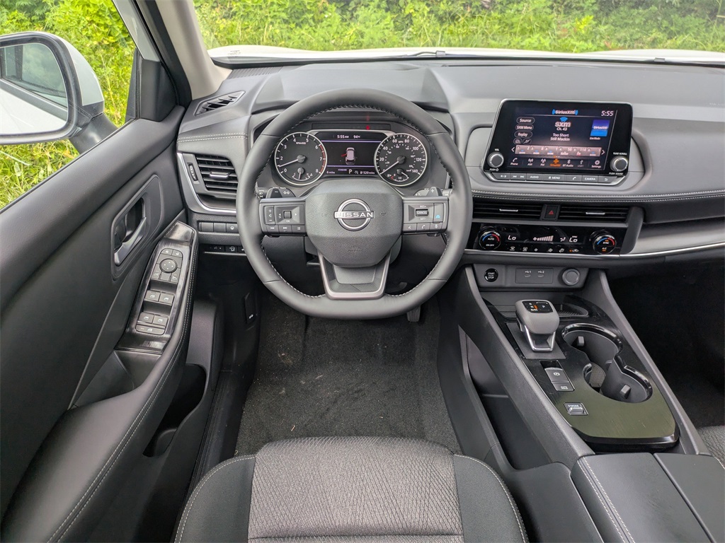 2025 Nissan Rogue SV photo 15