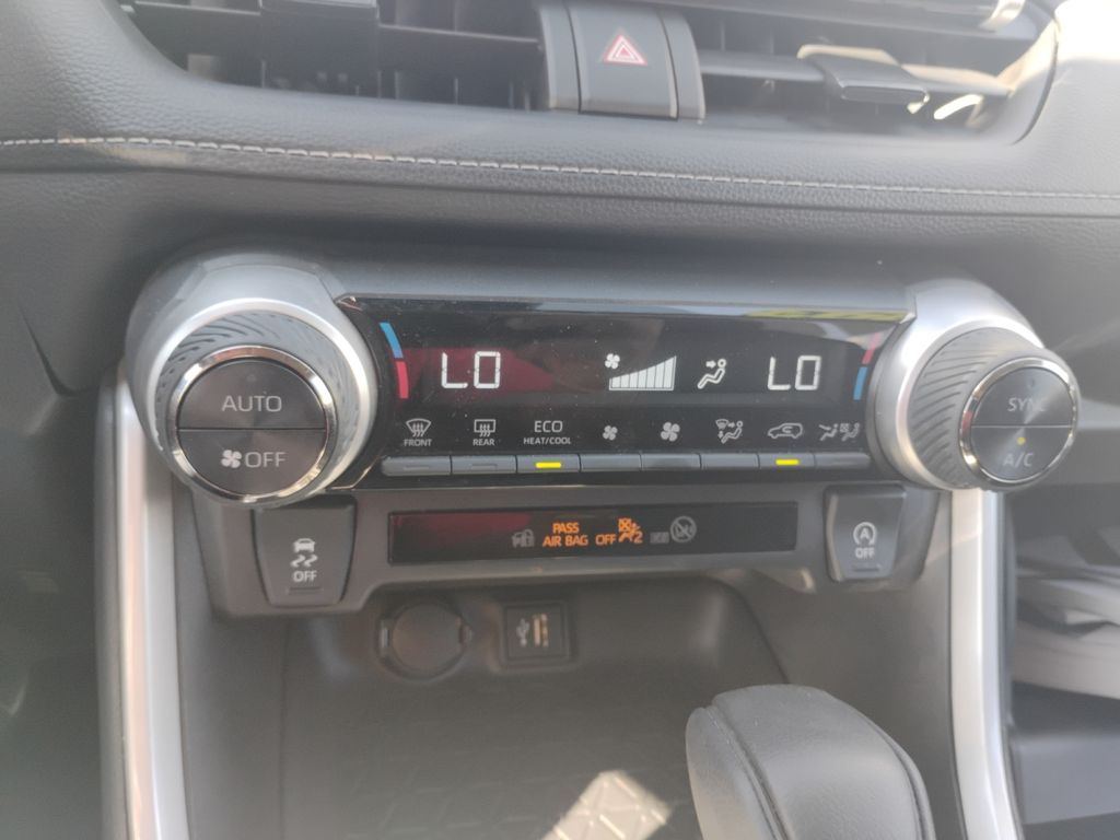 2024 Toyota RAV4 XLE photo 22