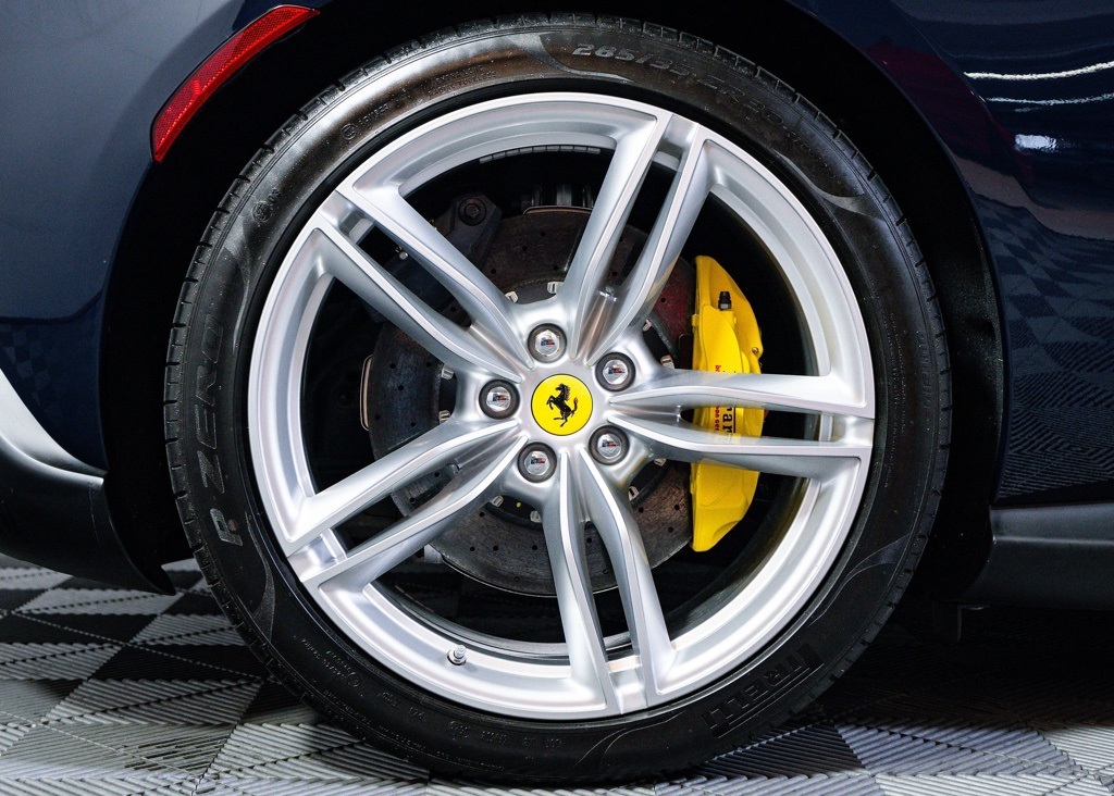 2024 Ferrari Roma Base photo 12